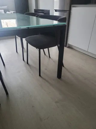 Mesa de comedor cristal y metal,urge venta