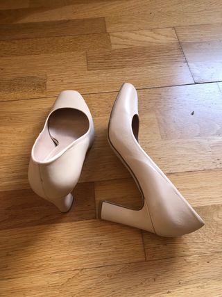 Zapatos de tacón beige talla 38
