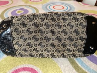 Bolso Guess Beige y Negro