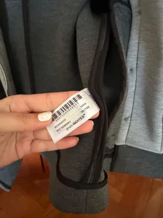 Cazadora Zara gris con capucha