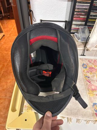 Casco de moto amarillo MT