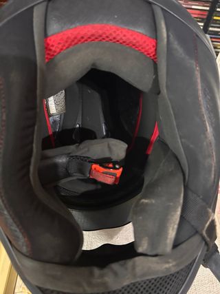 Casco de moto amarillo MT