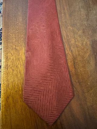 Cravatta Yves Saint Laurent Rossa