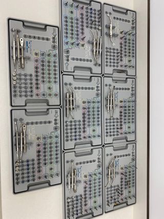 Caja de implantes quirúrgicos Sweden & Martina