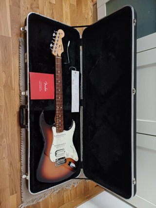 Fender Player Stratocaster HSS Sunburst