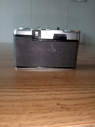 Cámara Olympus-Pen Plata y Negra