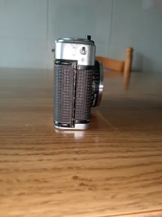 Cámara Olympus-Pen Plata y Negra