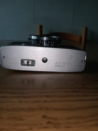 Cámara Olympus-Pen Plata y Negra