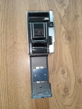 Cámara Olympus-Pen Plata y Negra