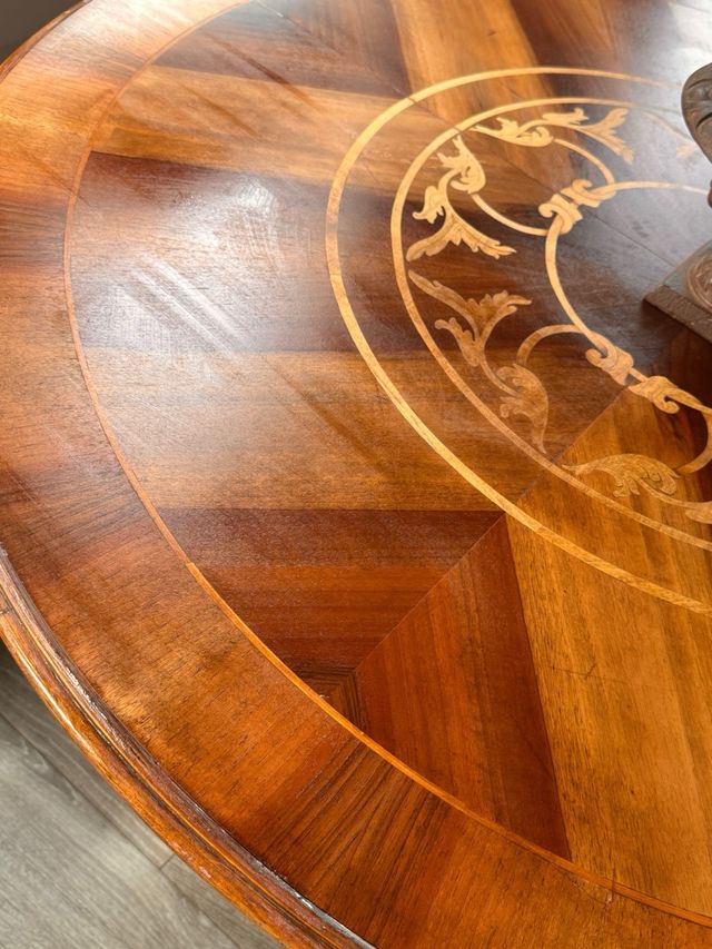 Mesa redonda Isabelina marquetería antigua