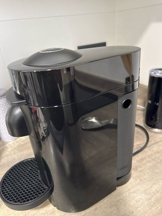 Cafetera Nespresso Vertuo Plus DeLonghi Negra