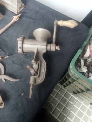 Picadora de carne antigua