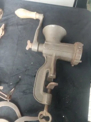 Picadora de carne antigua