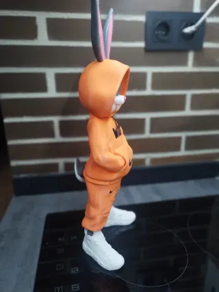 Figura Bugs Bunny estilo urbano