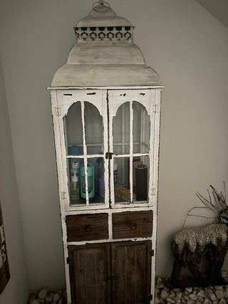 Mueble estilo farol único.