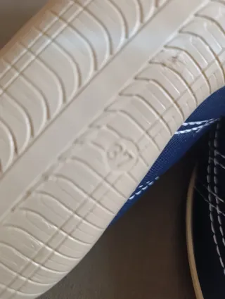 Escarpines azules y blancos talla 37