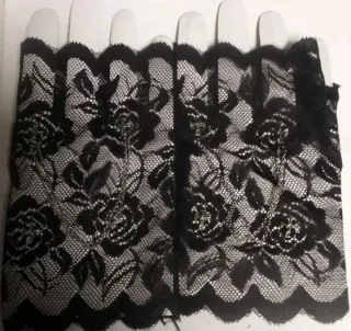 Guantes Góticos Encaje Negro con Cadena Plata