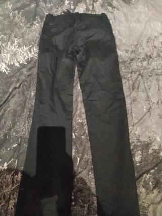 Pantalón negro de chica