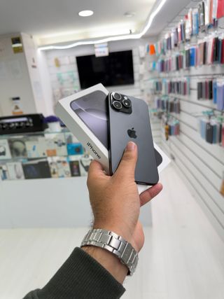 iPhone 16 Pro Max Negro