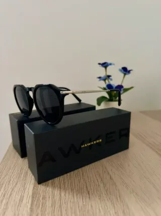 Gafas Hawkers Polarizadas Negro y Dorado