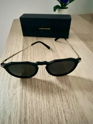 Gafas Hawkers Polarizadas Negro y Dorado