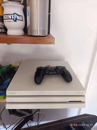 PS4 Pro Blanca + Mando + 2 Juegos