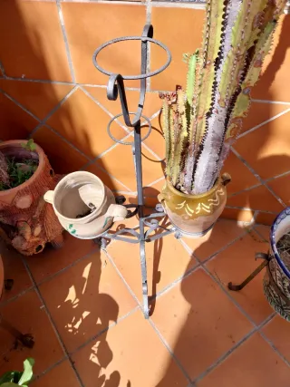 Pie de hierro para macetas