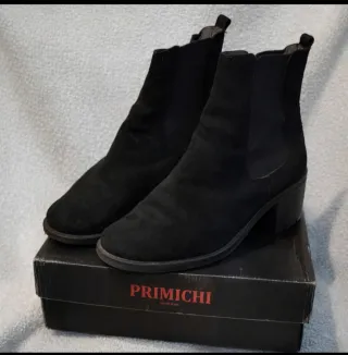 Botines negros ante Primichi