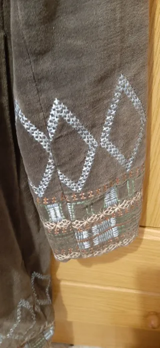 Abrigo mujer bordado