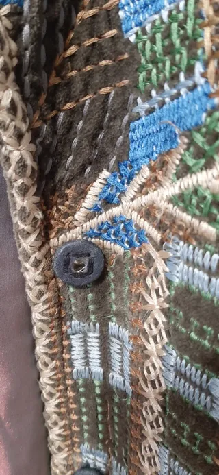 Abrigo mujer bordado