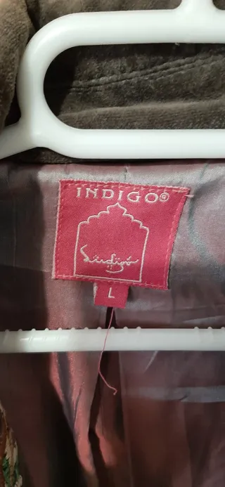 Abrigo mujer bordado