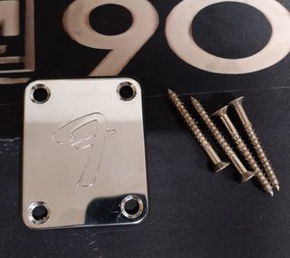 Neck PLate (Placa para mástil) estilo Fender "F"