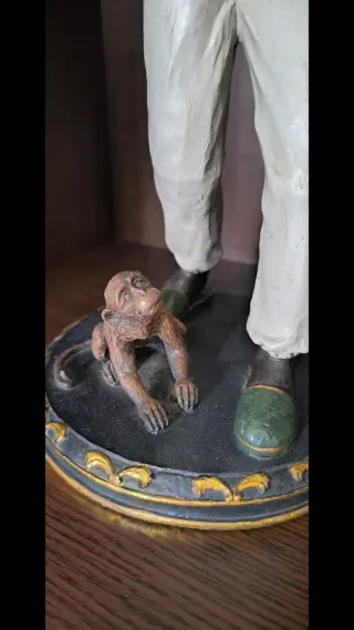 Figura Vintage Orientalista Joven con Mono