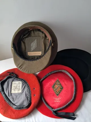 Lote 3 boinas y 1 gorra militar