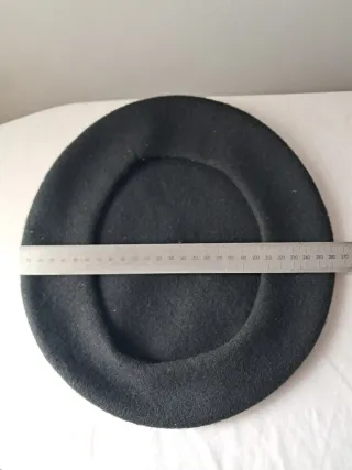 Lote 3 boinas y 1 gorra militar