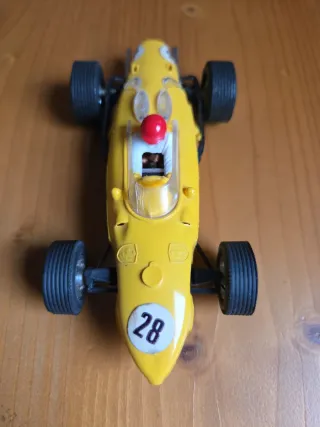 Coche Scalextric Ferrari Triang amarillo
