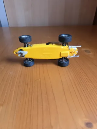 Coche Scalextric Ferrari Triang amarillo