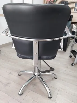 Sillón de peluquería negro