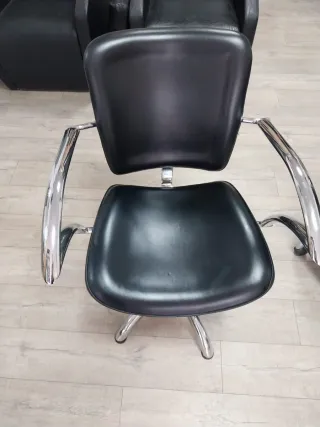 Sillón de peluquería negro