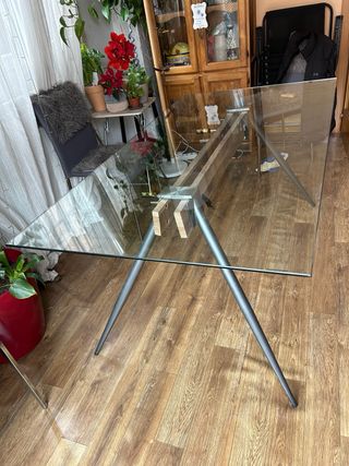 Mesa de salón cristal y metal