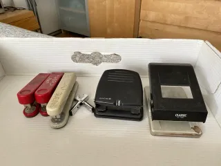 Grapadoras y perforadoras de oficina