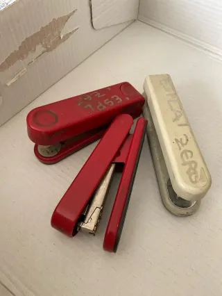 Grapadoras y perforadoras de oficina