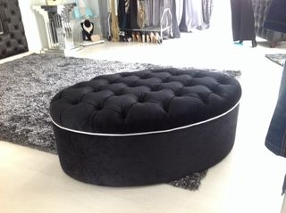 Puff Ovalado Negro Terciopelo