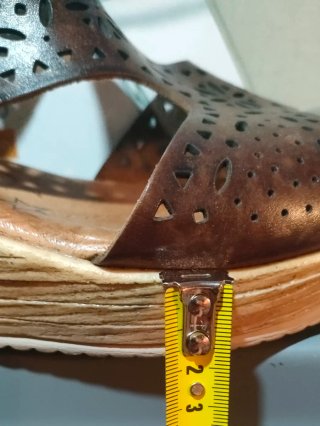 Sandalias cuña Tristan marrones