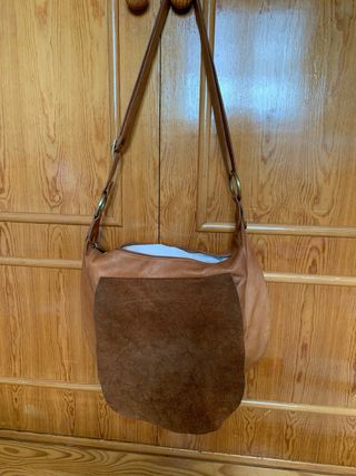 Bolso de piel marrón