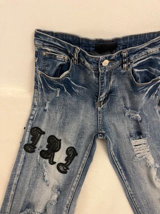 Jeans blu strappati con patch