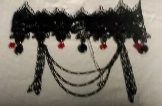 Gargantilla gótica encaje negro y rojo