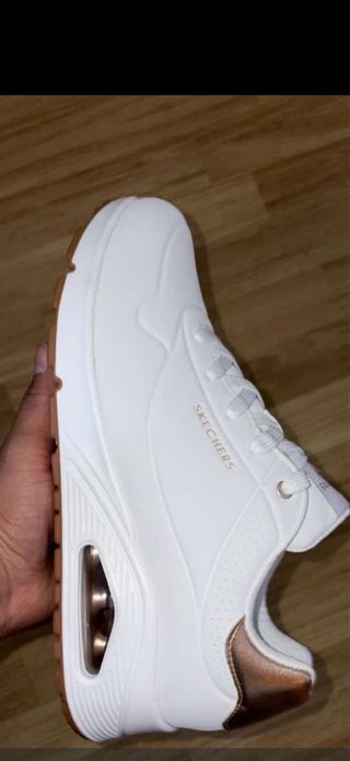 Zapatillas Skechers Blancas y Doradas