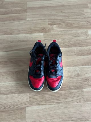 Zapatillas Nike Negras y Rojas