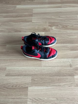 Zapatillas Nike Negras y Rojas